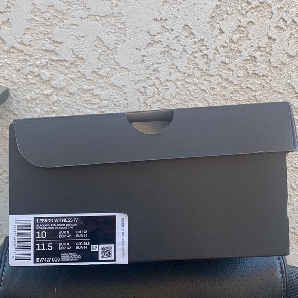 Nike LeBron Witness 4 - Picture 2 of 11